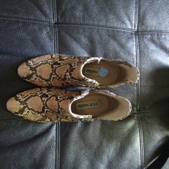 Steve Madden SNAKE SKIN LIKE ANKLE BOOTS - Picture 3 of 4